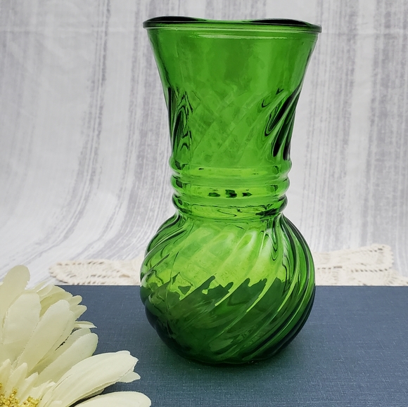 Accents 3 Emerald Green Glass Vase Swirl Top Bottommiddle Horizontal